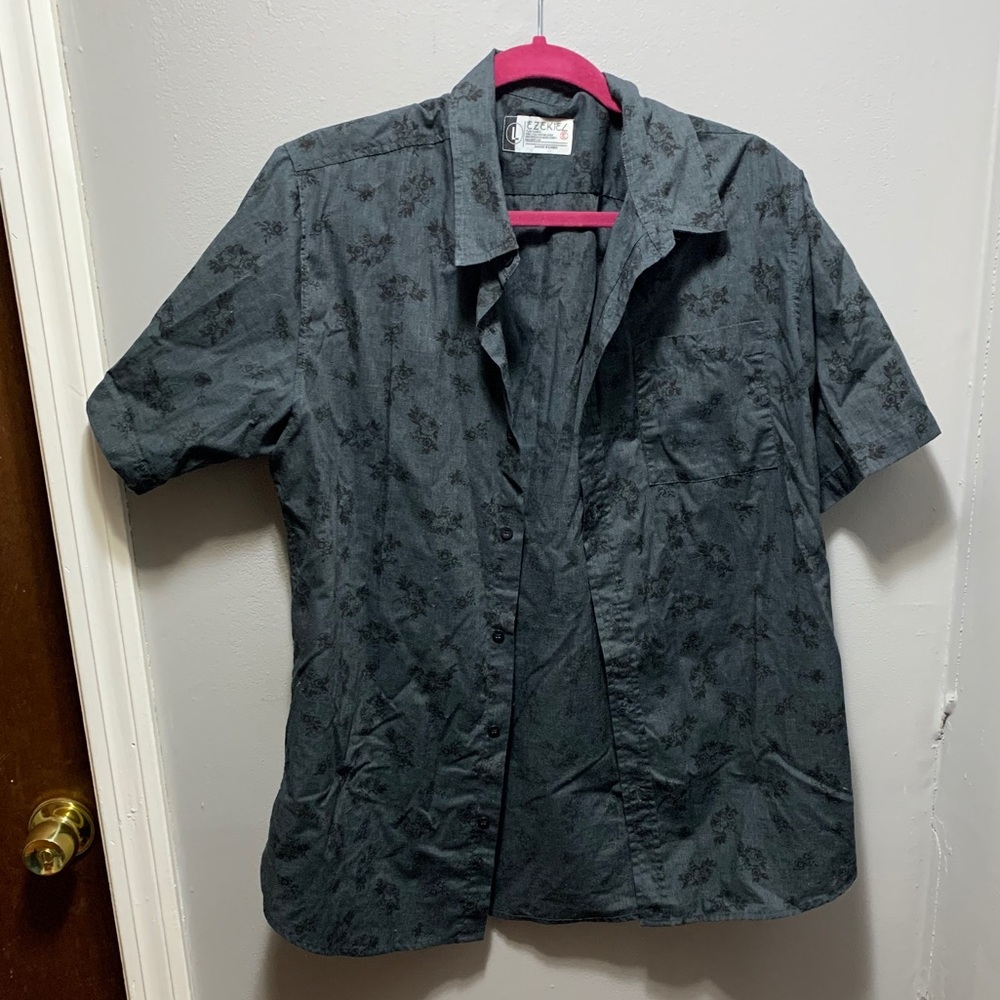 Ezekial size L floral print short sleeve button up